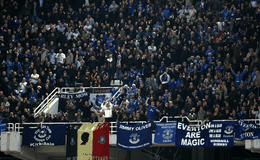 «Χτύπησαν» ξανά οι οπαδοί της Έβερτον: Σήκωσαν κάρτες κατά της Premier League