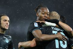 Μεγάλο «διπλό» της Λάτσιο που στέρησε την κορυφή από τη Νάπολι, νίκη αφιερωμένη στον Μπόβε για τη Φιορεντίνα