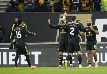 Άνετο πέρασμα της Μάντσεστερ Γιουνάιτεντ από το Μολινό με τεσσάρα