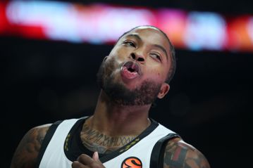 Σενάριο-βόμβα από τη Σερβία: «Η Παρτιζάν πρότεινε στον Ολυμπιακό ανταλλαγή Τζόουνς με Χολ»