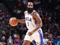 «Τριπλός» Χάρντεν έκανε τη διαφορά για τους Σίξερς