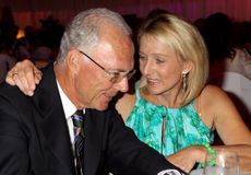 Η άγρια ​​ζωή του Μπεκενμπάουερ: Οι τρεις σύζυγοι, το τηλεφωνικό σεξ, η δωροδοκία και τα φορολογικά σκάνδαλα