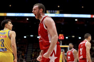 Η Αρμάνι τα χρειάστηκε απέναντι στην Άλμπα, αλλά είχε Μέλι-Νέιπιερ! (vid)