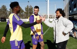 Επιστροφή στο «σπίτι» για τον Μαρσέλο: Επισκέφτηκε την προπόνηση της Ρεάλ Μαδρίτης (vids)