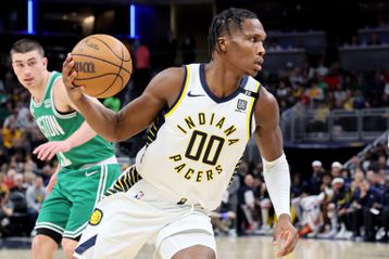 Οι Πέισερς νίκησαν και τους Σέλτικς αλλά τώρα ανησυχούν γιατί τραυματίστηκε ο Χαλιμπάρτον (vids)