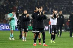 Οι φίλοι του ΠΑΟΚ χειροκρότησαν τους παίκτες του Λουτσέσκου μετά τον αποκλεισμό (pic)