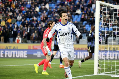 Ο Φάμπρεγκας αποθέωσε Δουβίκα: «Τα γκολ του είναι από καθαρόαιμο σέντερ φορ»