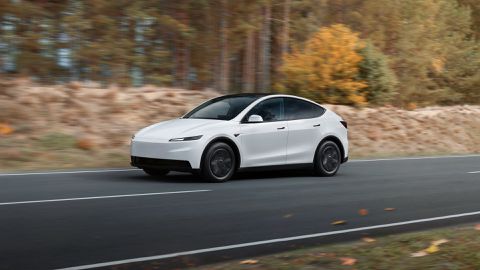 Tesla: Στην ελληνική αγορά το νέο Model Y Standard Long Range (τιμές)