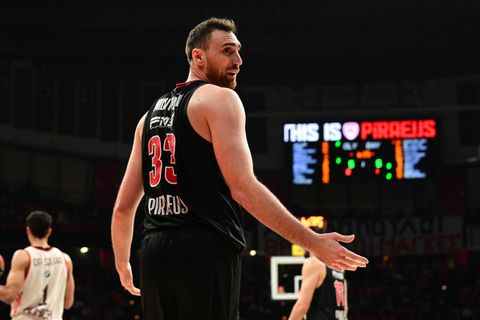 Μιλουτίνοφ: «Απολαμβάνω να παίζω στον Ολυμπιακό»