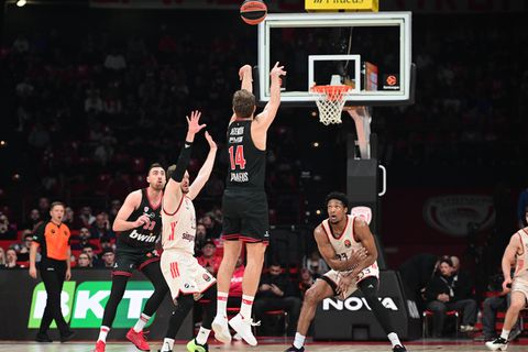 O τρομερός Bεζένκοφ διέλυσε τους Βαυαρούς