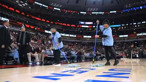 Αναβλήθηκε ο αγώνας Μπουλς - Χιτ λόγω υγρασίας στο παρκέ