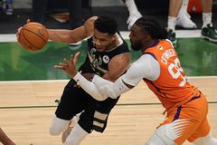 Οι Νετς ζητούν κάτι συγκεκριμένο για τον Κρόουντερ και οι Μπακς τους το προσφέρουν