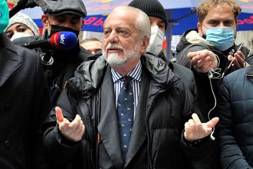 Το... τερμάτισε ο Ντε Λαουρέντις - Ο πρόεδρος της Νάπολι ζήτησε κάμερες στα κεφάλια και τα γόνατα των παικτών