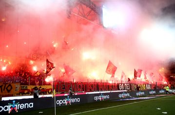 Καθυστέρηση στην έναρξη του ΑΕΚ - Ολυμπιακός λόγω καπονογόνων (vid)