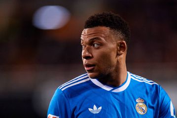 Έξαλλος ο Εμπαπέ, έβρισε διαιτητή στον αγώνα με την Βαλένθια: «Είναι ηλίθιοι»