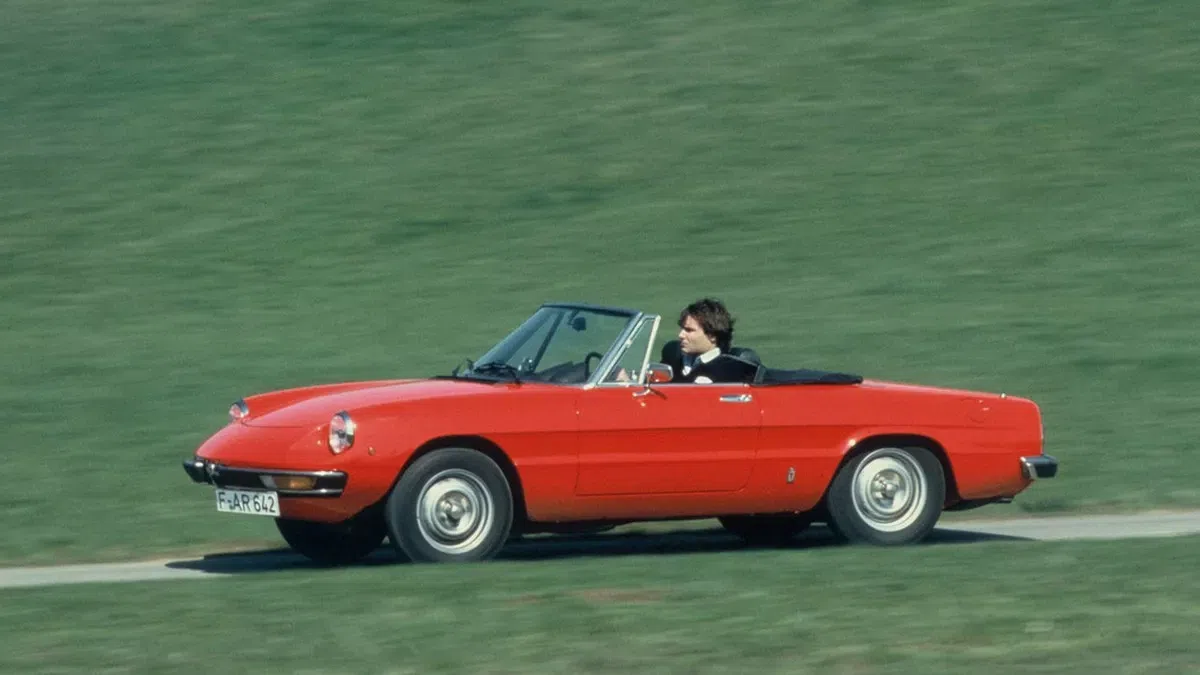 Alfa Romeo Duetto Spider: Ο θρύλος που άλλαξε την εικόνα των roadsters