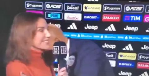 Αμηχανία προκάλεσε ο Σπαλέτι που φίλησε δημοσιογράφο την ώρα που έδινε δηλώσεις: «Μπορώ να σε φιλήσω»