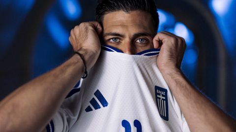 Αυτή είναι η νέα εντυπωσιακή εμφάνιση της Εθνικής Ελλάδας