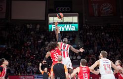 Το τηλεοπτικό πρόγραμμα της ημέρας: Πού θα δείτε το Ολυμπιακός - Μπάγερν και τις «μάχες» σε Europa και Conference League