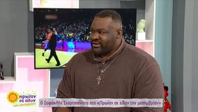 Ο Σοφοκλής Σχορτσιανίτης αποκάλυψε τον διάλογο που είχε με τον Θανάση στα πρώτα βήματα του Γιάννη - «Είναι καλός;»