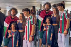 «Μαρσέλο, έλα, μας έχει πιάσει τρέλα» και στη Βραζιλία, χαμός στο αεροδρόμιο του Ρίο ντε Τζανέιρο (vids)