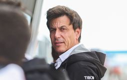 Τότο Βολφ: «Το μονοθέσιο μας είναι για τα σκουπίδια»