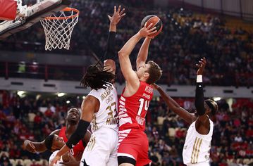 ΟΛΥΜΠΙΑΚΟΣ - ΜΠΑΓΕΡΝ ΜΟΝΑΧΟΥ