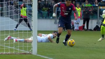 Το τρομερό άδειασμα του Λαπαντούλα σε Μανωλά και Οτσόα για το 1-0 της Κάλιαρι