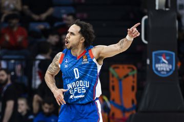 Πρώτα ο Λεσόρ και τώρα ο Λάρκιν: Ο Αμερικανός της Εφές έχει κι αυτός πλέον τρία βραβεία MVP αγωνιστικής (vid)