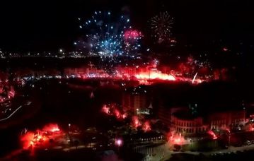 Φοβερά πλάνα από τον κατακόκκινο ουρανό σε Πειραιά και Αθήνα