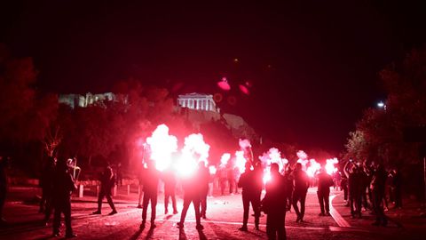 Χιλιάδες οπαδοί του Ολυμπιακού στον Πειραιά για τον εορτασμό των 100 χρόνων