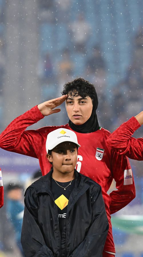 Έντονη ανησυχία για τις Ιρανές παίκτριες μετά το σήμα βοήθειας από το λεωφορείο