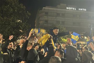 Χαμός στα 100 χρόνια του Παναιτωλικού – Ο κόσμος σήκωσε στα χέρια τους παίκτες (pic & vid)