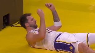 Η προκλητική χειρονομία του Ντόντσιτς προς τους διαιτητές (vid)