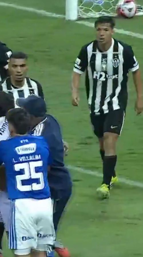 Απίστευτες σκηνές στον τελικό του Καμπεονάτο Μινεϊράο με... 23 αποβολές