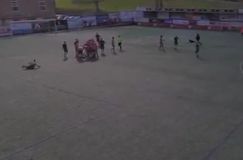 Απίθανο περιστατικό: Ποδοσφαιριστής έδειρε διαιτητή, ο γενικός γραμματέας τον δικαιολόγησε και η ομάδα τον απέλυσε