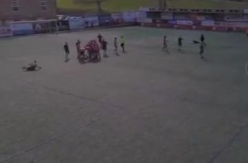 Απίθανο περιστατικό: Ποδοσφαιριστής έδειρε διαιτητή, ο γενικός γραμματέας τον δικαιολόγησε και η ομάδα τον απέλυσε