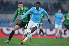 H Λάτσιο «χτύπησε» στο φινάλε και λύγισε τη Σασουόλο