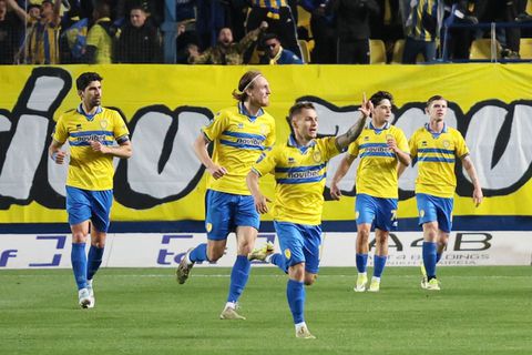 Έσβησε τα 100 κεράκια με ανατροπή και αποθέωση ο Παναιτωλικός