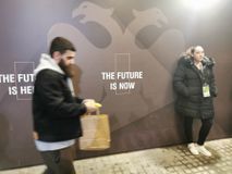 Στα αποδυτήρια της Τούμπας ο Γιώργος Σαββίδης - Τα είπε με τον Λουτσέσκου και τους παίκτες (pics)