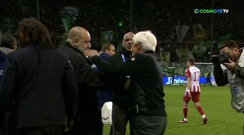 Καραπαπάς και Αβραάμ Παπαδόπουλος έδωσαν το χέρι τους στον Γιοβάνοβιτς μετά το τέλος του αγώνα (vid)