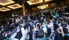 Τρέλα στην αναχώρηση της αποστολής του Παναθηναϊκού για τη Λεωφόρο - Συνόδευσαν το πούλμαν οι οπαδοί και ζήτησαν νίκη στο ντέρμπι με τον Ολυμπιακό (gallery)