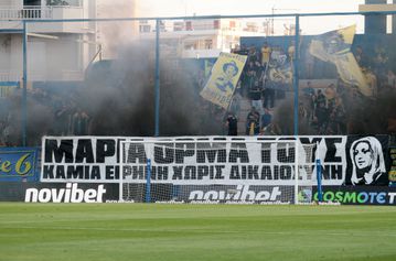 Δεν κλήθηκε σε απολογία για το πανό ο Παναιτωλικός, αλλά για «βαρελάκια» και συνθήματα
