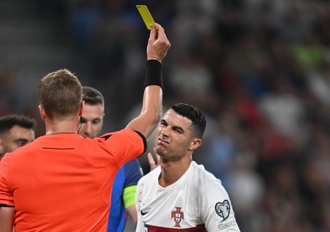 Η UEFA ενημέρωσε πως θα τιμωρούνται οι παίκτες που διαμαρτύρονται στους διαιτητές στο Euro