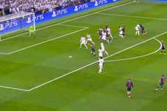 Ο Μπερνάρντο Σίλβα έβαλε γκολ από τα... αποδυτήρια και «πάγωσε» το Σαντιάγκο Μπερναμπέου με απευθείας εκτέλεση φάουλ (vid)