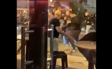 Άγριες συμπλοκές οπαδών της Παρί Σ.Ζ. και της Άστον Βίλα (vid)