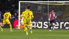 Mπαρτσελόνα - Ντόρτμουντ: Στο δεξί δοκάρι του Κόμπελ το δυνατό σουτ του Φιρμίν