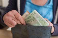 Δώρο Πάσχα 2025: Πότε καταβάλλεται - Υπολογισμός και ποσά