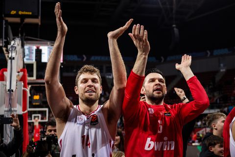 Χάποελ - Ολυμπιακός: Το «ερυθρόλευκο» πάρτι στη Σόφια (vid)