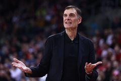 Έμεινε έκπληκτος ο Μπαρτζώκας: «Οι δημοσιογράφοι είναι έξω;»